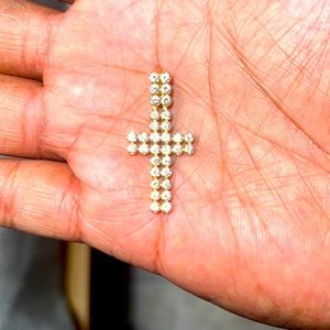 14k gold vs1 diamond pendant 1.50 carats.